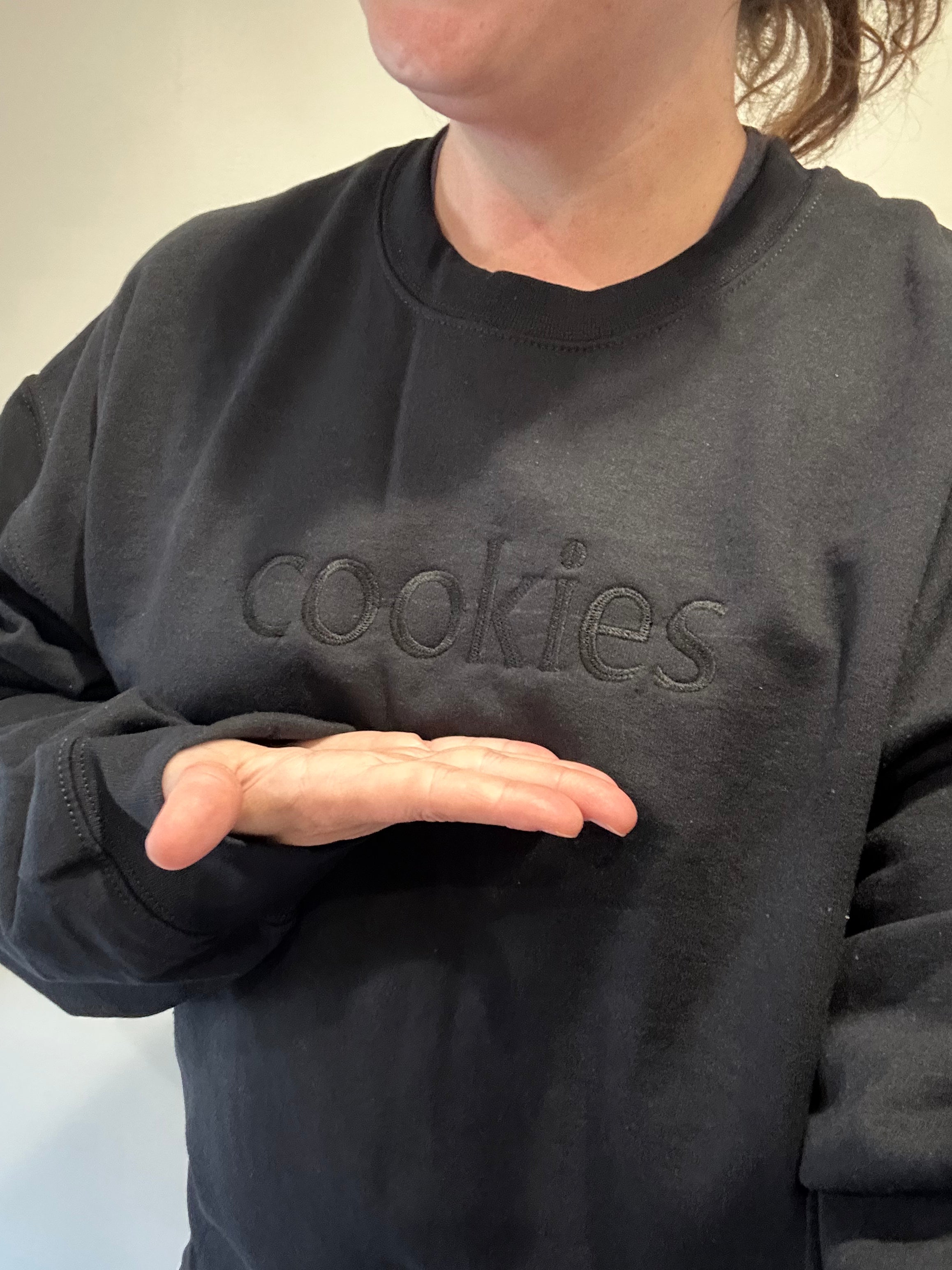 Embroidered "cookies" sweatshirt (orange or black)